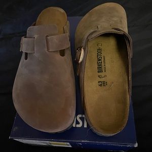 Birkenstock Clogs New in Box. Size 43. Tan color